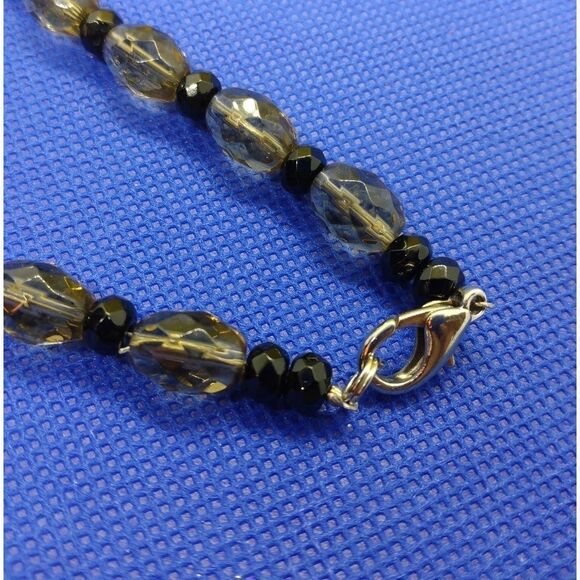 Crystal drop faceted crystal necklace - Picture 3 of 4